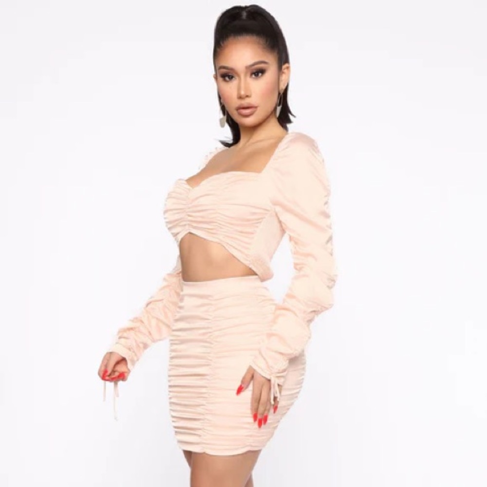 NWT RUCHED FASHION NOVA CROP TOP - Picture 2 of 4